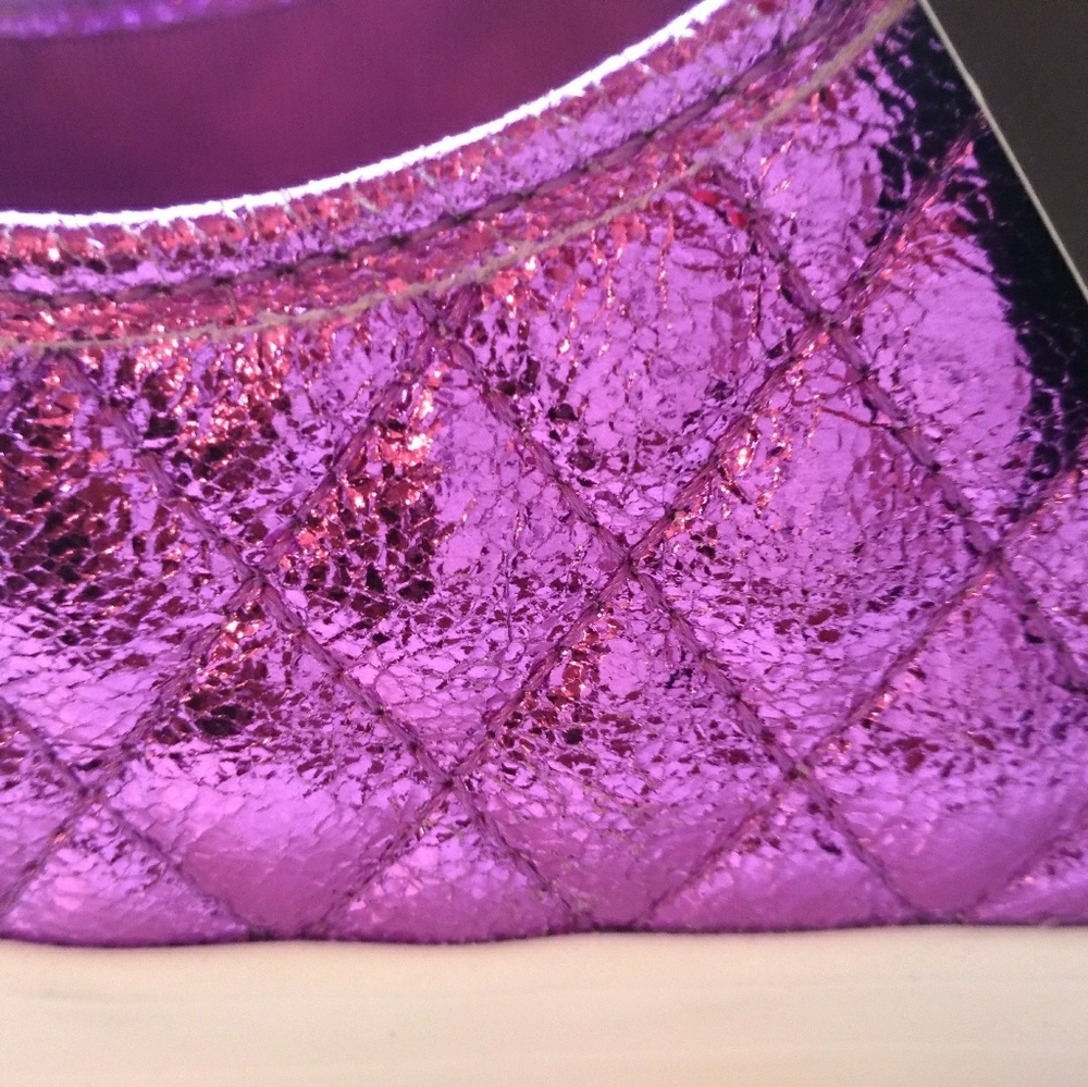 (NEW) GUESS Sneakers metallic purple (size 7) - Picture 6 of 8